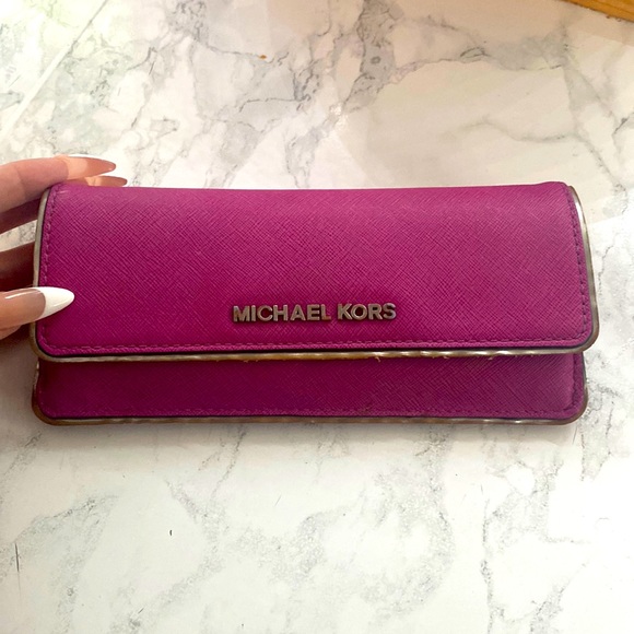 MICHAEL KORS WALLET - Picture 1 of 9